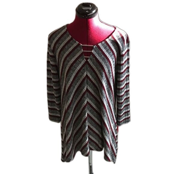 Ruby Rd Top Women Size Medium Red Metallic Striped Shark Bite Hem 3/4 Sleeve NWT - Picture 9 of 11